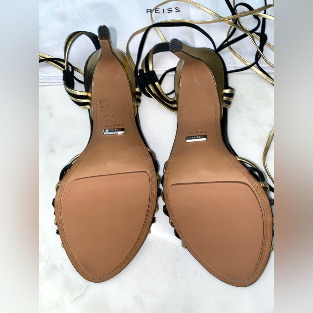 REISS (NWOT)
CASSIDY SANDAL
SIZE EU 38 / US FIT (7.5) 
GOLD / BLACK - Picture 4 of 16